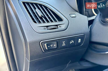Внедорожник / Кроссовер Hyundai ix35 2010 в 