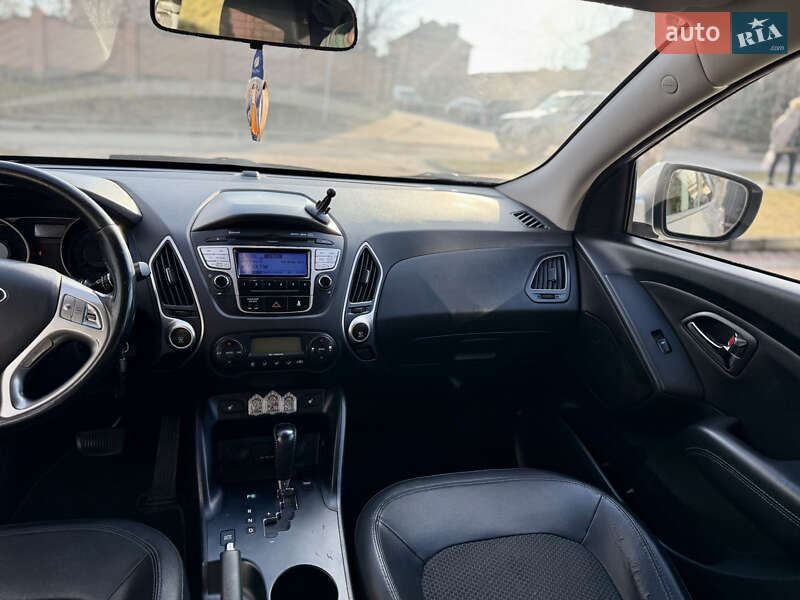 Внедорожник / Кроссовер Hyundai ix35 2012 в Черновцах