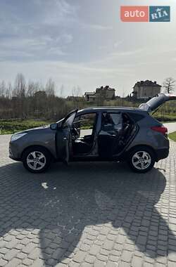 Внедорожник / Кроссовер Hyundai ix35 2011 в 