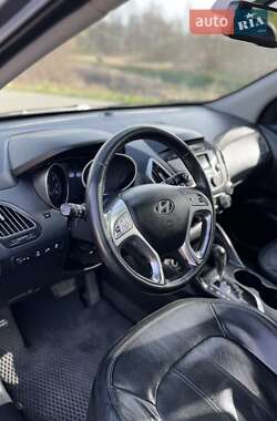 Внедорожник / Кроссовер Hyundai ix35 2011 в 