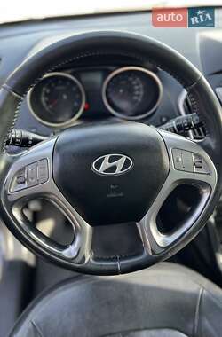 Внедорожник / Кроссовер Hyundai ix35 2011 в 