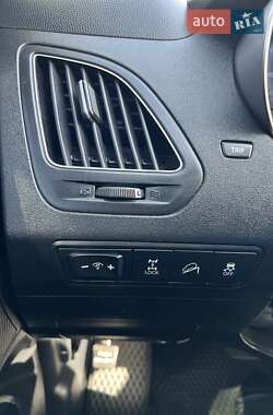 Внедорожник / Кроссовер Hyundai ix35 2011 в 