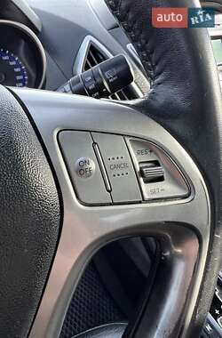 Внедорожник / Кроссовер Hyundai ix35 2011 в 