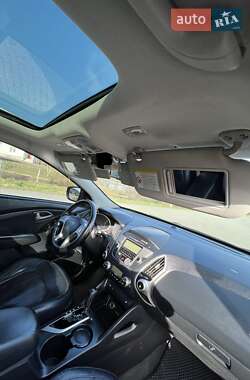 Внедорожник / Кроссовер Hyundai ix35 2011 в 