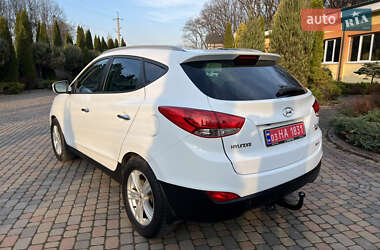 Позашляховик / Кросовер Hyundai ix35 2011 в 