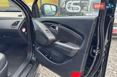 Позашляховик / Кросовер Hyundai ix35 2011 в 