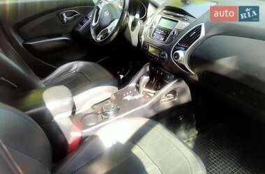 Позашляховик / Кросовер Hyundai ix35 2012 в 