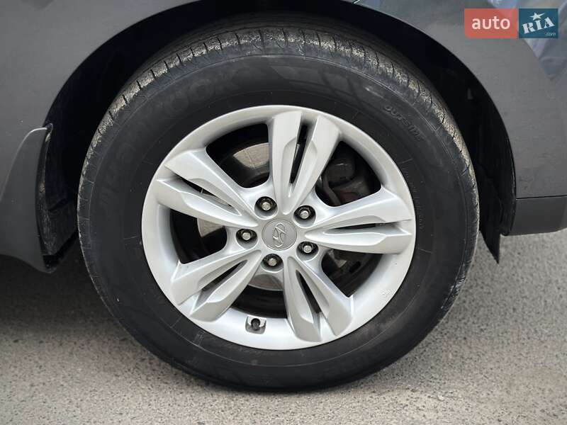 Позашляховик / Кросовер Hyundai ix35 2010 в Сумах