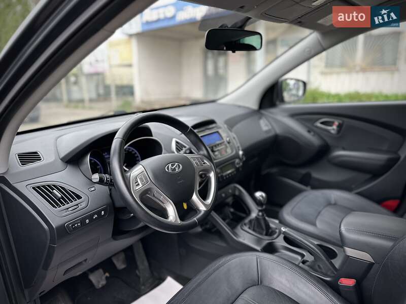 Позашляховик / Кросовер Hyundai ix35 2010 в Сумах