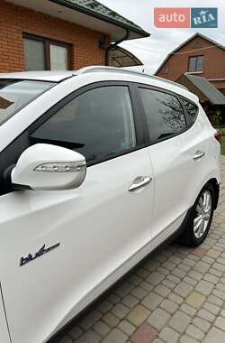 Позашляховик / Кросовер Hyundai ix35 2013 в 