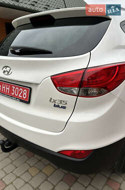 Позашляховик / Кросовер Hyundai ix35 2013 в 