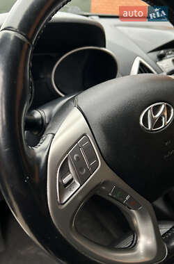 Позашляховик / Кросовер Hyundai ix35 2013 в 