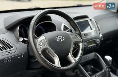 Позашляховик / Кросовер Hyundai ix35 2011 в 