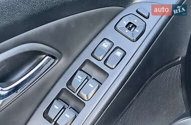 Позашляховик / Кросовер Hyundai ix35 2011 в 