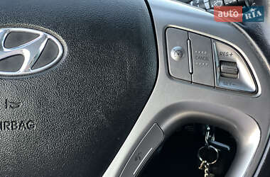 Позашляховик / Кросовер Hyundai ix35 2011 в 