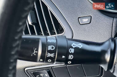 Позашляховик / Кросовер Hyundai ix35 2011 в 