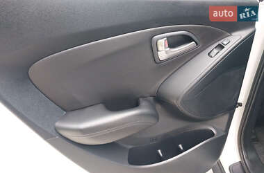 Внедорожник / Кроссовер Hyundai ix35 2012 в 