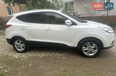 Внедорожник / Кроссовер Hyundai ix35 2012 в 
