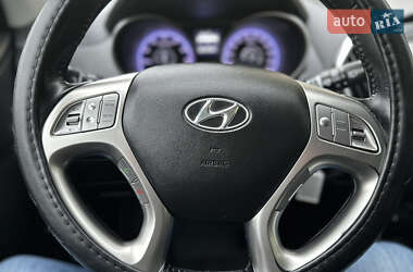 Внедорожник / Кроссовер Hyundai ix35 2012 в 