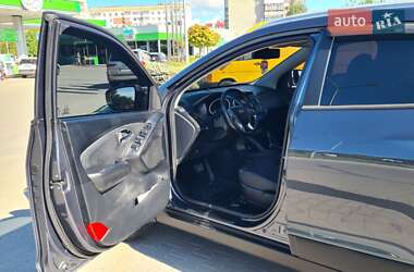 Позашляховик / Кросовер Hyundai ix35 2010 в 