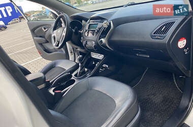 Внедорожник / Кроссовер Hyundai ix35 2013 в 
