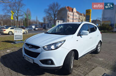 Внедорожник / Кроссовер Hyundai ix35 2010 в 