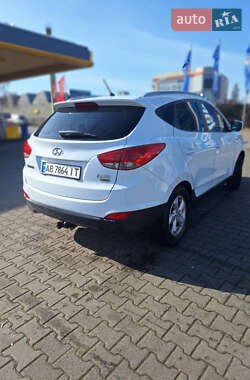 Внедорожник / Кроссовер Hyundai ix35 2010 в 
