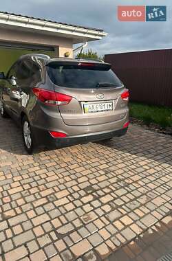 Позашляховик / Кросовер Hyundai ix35 2011 в 