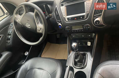 Позашляховик / Кросовер Hyundai ix35 2011 в 