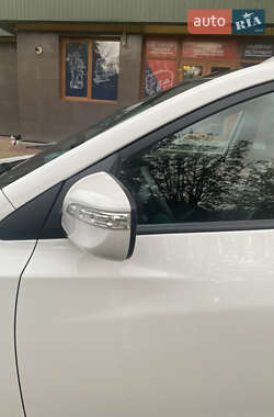 Позашляховик / Кросовер Hyundai ix35 2011 в 