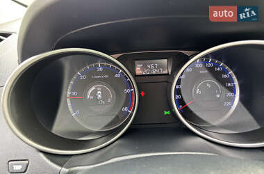 Позашляховик / Кросовер Hyundai ix35 2011 в 