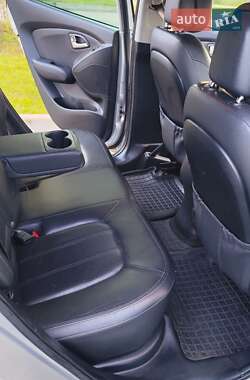 Внедорожник / Кроссовер Hyundai ix35 2010 в 