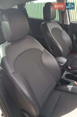 Позашляховик / Кросовер Hyundai ix35 2013 в 