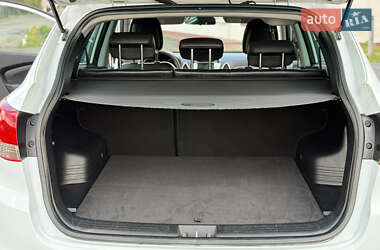 Позашляховик / Кросовер Hyundai ix35 2010 в 