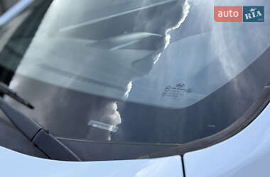 Позашляховик / Кросовер Hyundai ix35 2010 в 