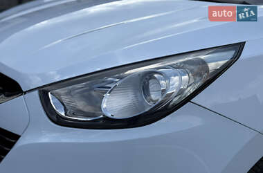 Позашляховик / Кросовер Hyundai ix35 2010 в 