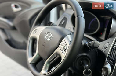 Позашляховик / Кросовер Hyundai ix35 2010 в 