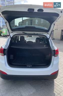 Внедорожник / Кроссовер Hyundai ix35 2011 в 