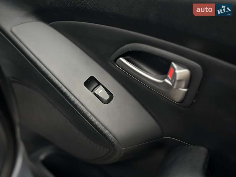 Внедорожник / Кроссовер Hyundai ix35 2011 в Сумах