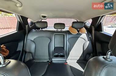 Позашляховик / Кросовер Hyundai ix35 2012 в 