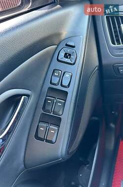 Позашляховик / Кросовер Hyundai ix35 2012 в 