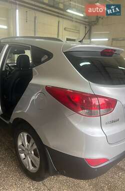 Позашляховик / Кросовер Hyundai ix35 2011 в 