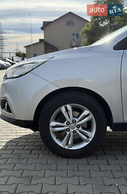 Внедорожник / Кроссовер Hyundai ix35 2011 в 