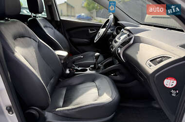 Внедорожник / Кроссовер Hyundai ix35 2011 в 