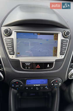 Внедорожник / Кроссовер Hyundai ix35 2011 в 