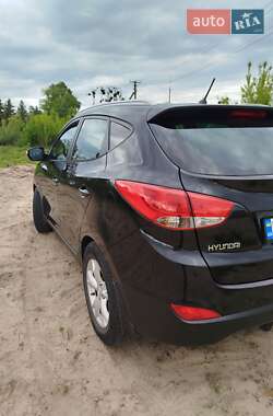 Внедорожник / Кроссовер Hyundai ix35 2010 в 