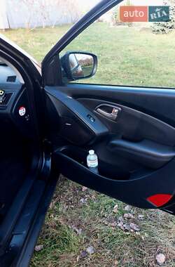 Внедорожник / Кроссовер Hyundai ix35 2010 в 