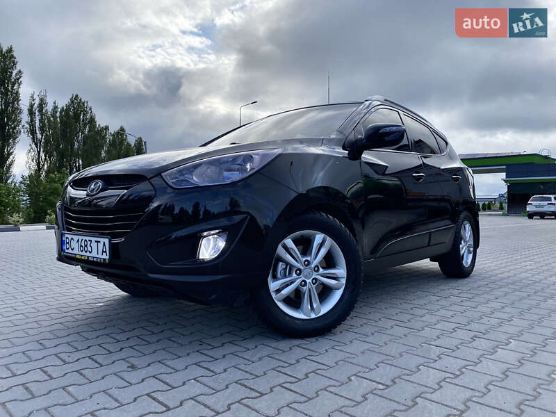 Внедорожник / Кроссовер Hyundai ix35 2010 в 