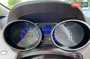 Внедорожник / Кроссовер Hyundai ix35 2010 в 