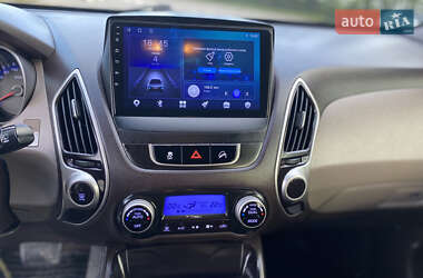 Внедорожник / Кроссовер Hyundai ix35 2010 в 